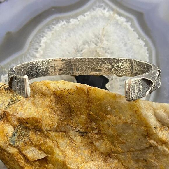 Wilson Dawes Sterling Teardrop Pink Conch Shell Tufa Cast Bracelet For Women - Picture 6 of 10